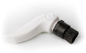 BROSSE TIRAKA
